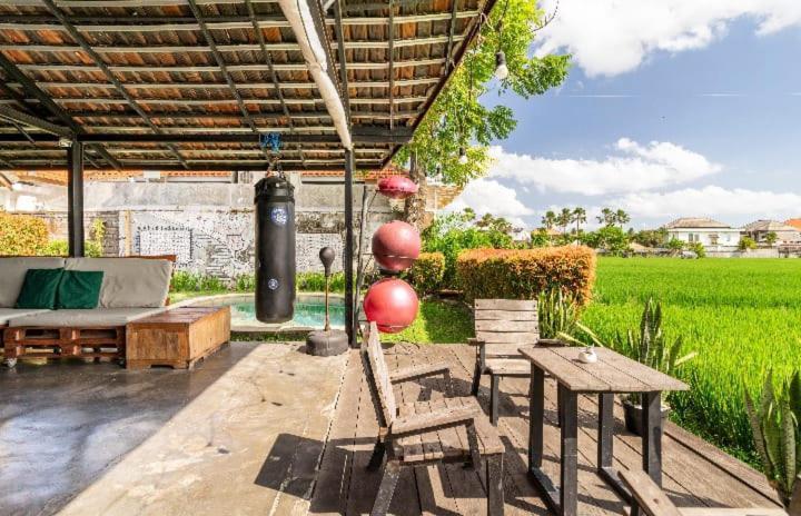 Big Brother Surf Inn Canggu Exteriér fotografie